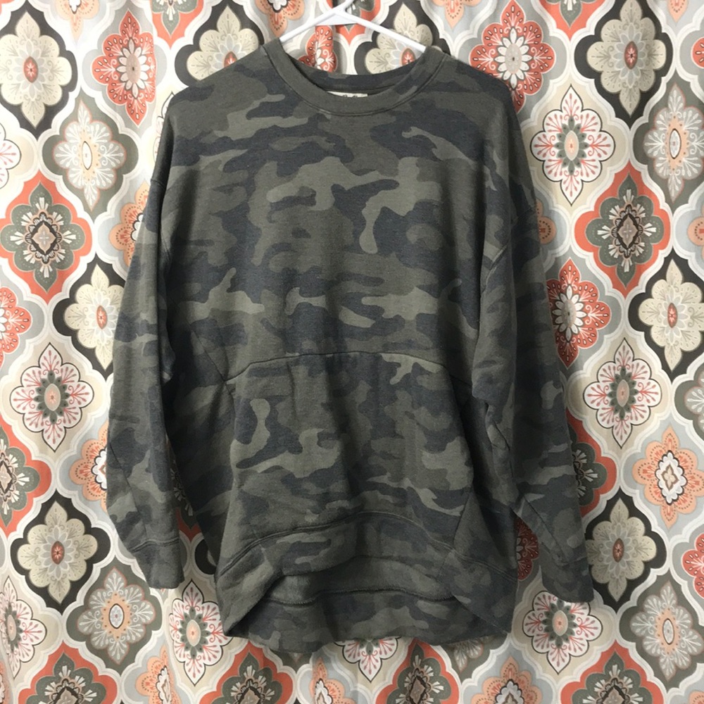 Oversized camo sweatshirt